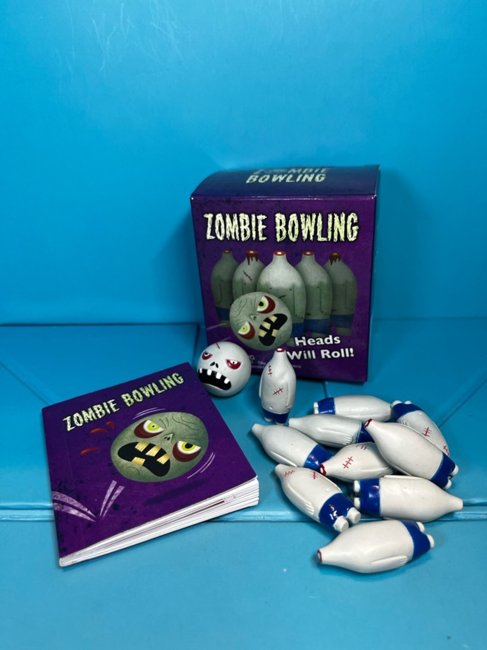 Running Press - Zombie Bowling Kit